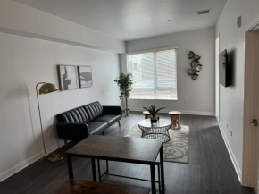 Chic Luxury Condo near Hollywood